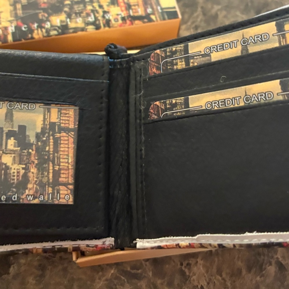 Cityscape Design Wallet - Picture 4 of 4
